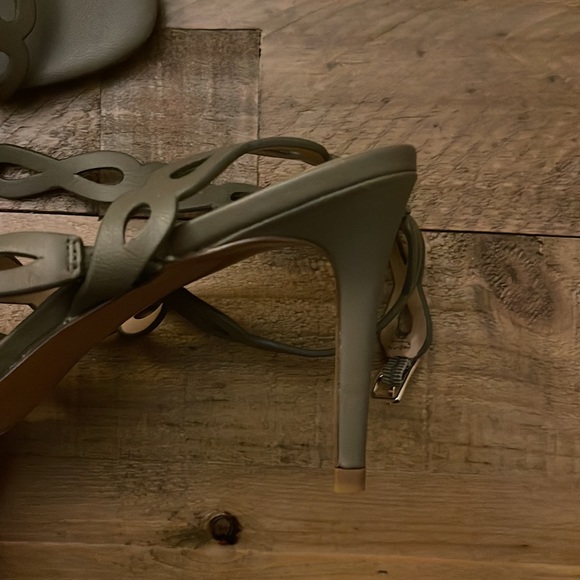 Size 9.5 Banana Republic Laser-Cut High Heel Sandal Olive Green Strappy sandals - Picture 4 of 7